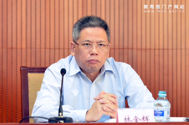 f6faeca7-061e-49f0-9fd2-3911f330a1db.jpg 林金辉主任应部新闻办邀请作为新闻发布人出席中外合作办学专题的教育部新闻发布会